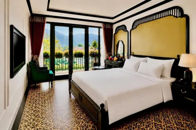 Deluxe Double Room with Balcony — D'Mont Boutique Hotel & Coffee